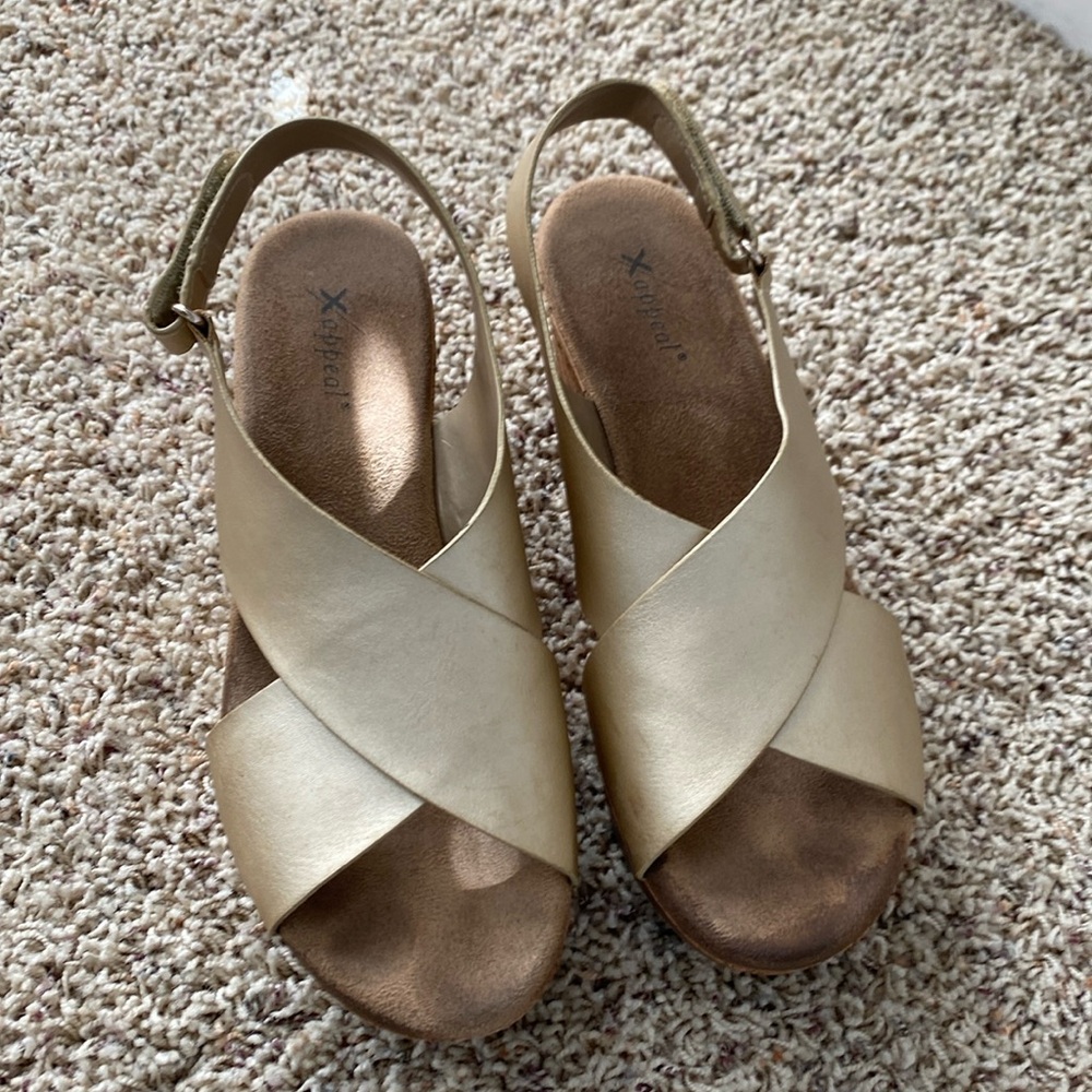 Size 7.5 wedge sandals gold